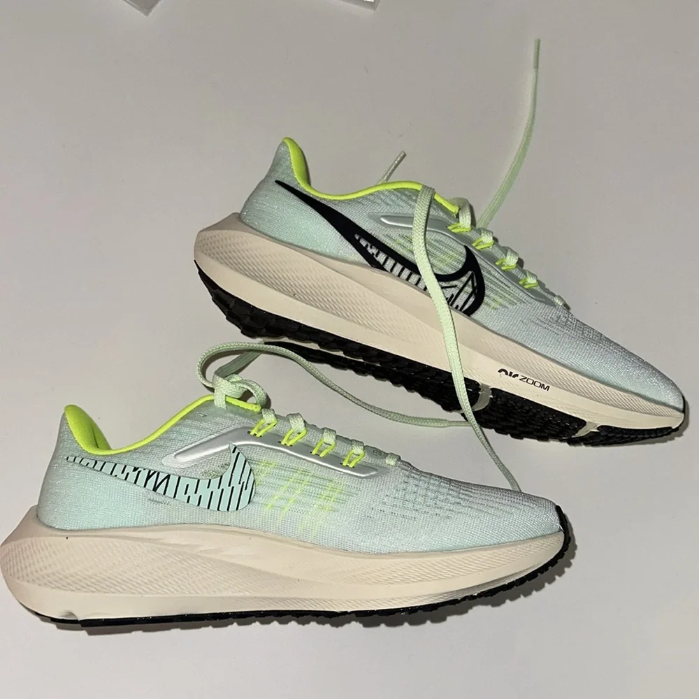 Nike women’s Air Zoom Pegasus 39 green purple walking running sneakers 10